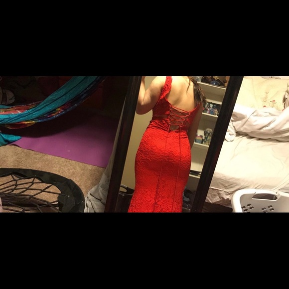 Red prom dress size m (4-8) - Picture 2 of 2